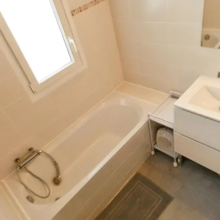 Spacieux A Avec Jardin Clos Apartment *